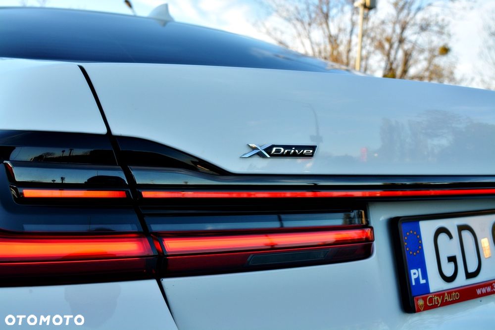 BMW Seria 7 750Li xDrive - 35