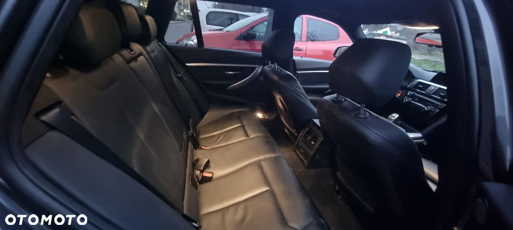 BMW Seria 3 320d xDrive Edition M Sport Shadow - 11