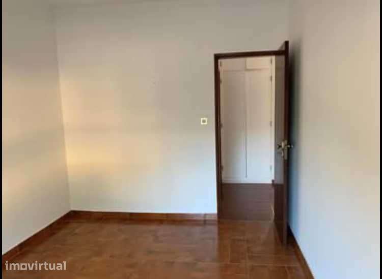 Arrenda-se Apartamento T2 em Vila Nova da Barquinha - Grande imagem: 5/9