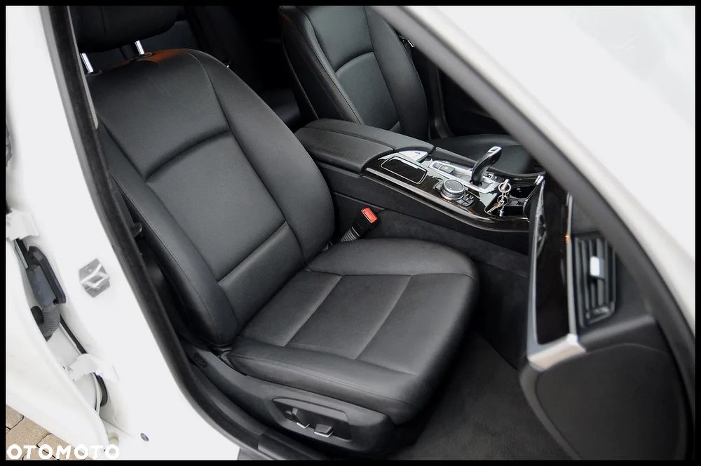 BMW Seria 5 528i - 6