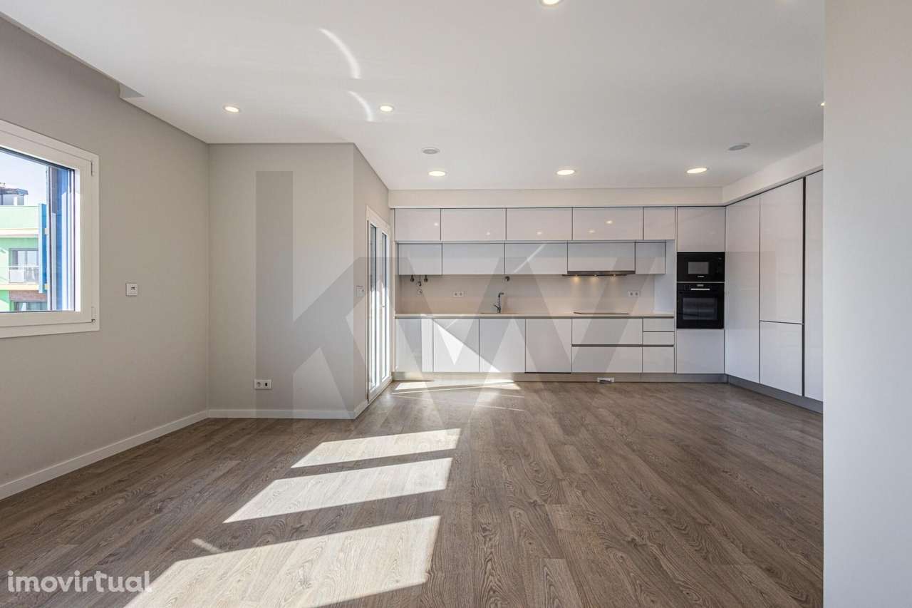 T2 com Varanda e  Box no Jardim da Amoreira: O Equilíbrio entre Qualid - Grande imagem: 3/47