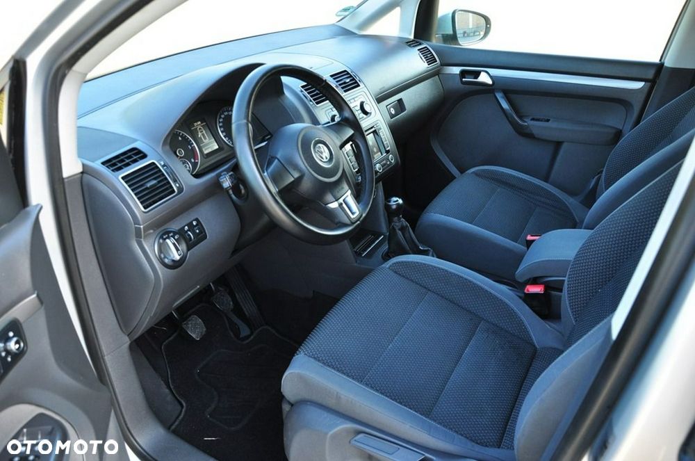 Volkswagen Touran - 29