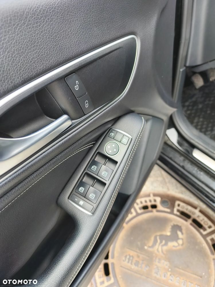 Mercedes-Benz CLA 180 AMG Line - 23