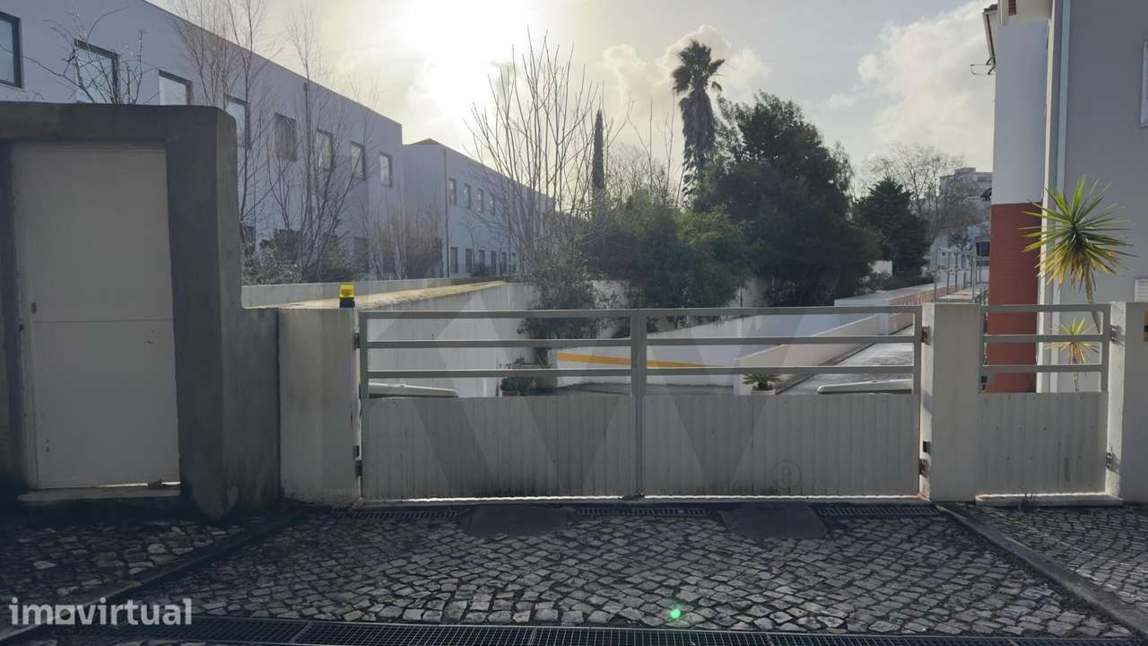 Apartamento T2 com 88 m2 em Belas, Sintra - com arrecadação e vaga de - Grande imagem: 5/10