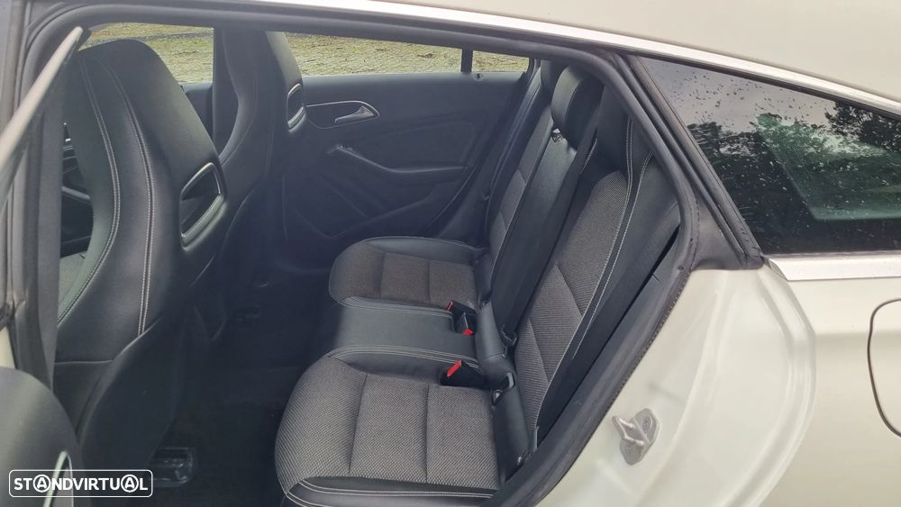 Mercedes-Benz CLA 180 d Shooting Brake - 9