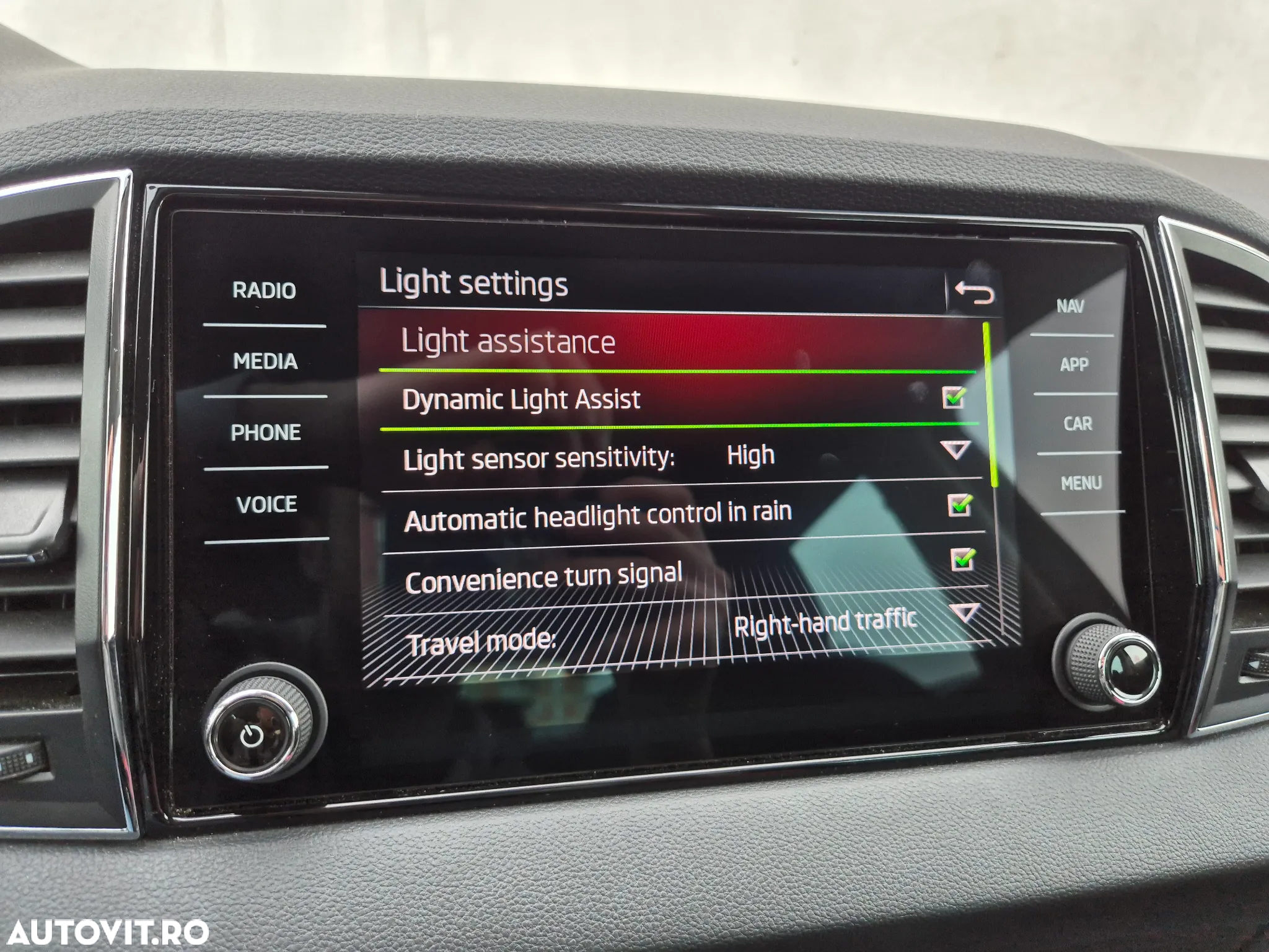 Skoda Karoq 1.5 TSI DSG Style - 27