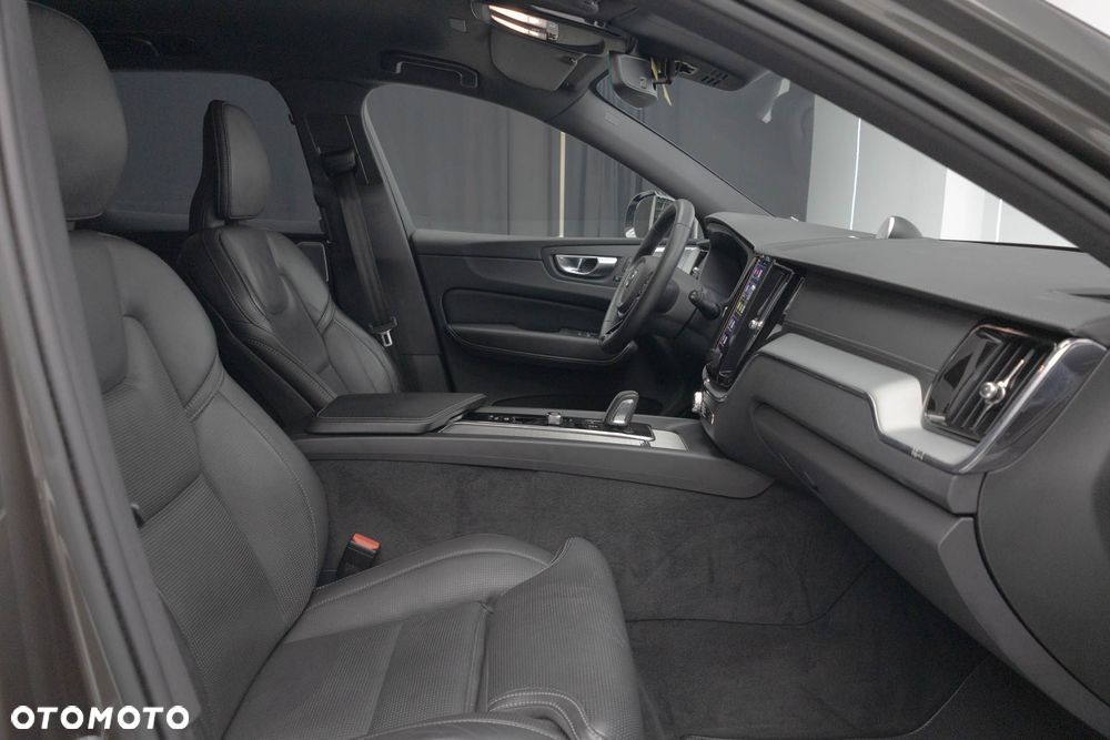 Volvo XC 60 B4 D AWD Ultimate Dark - 36