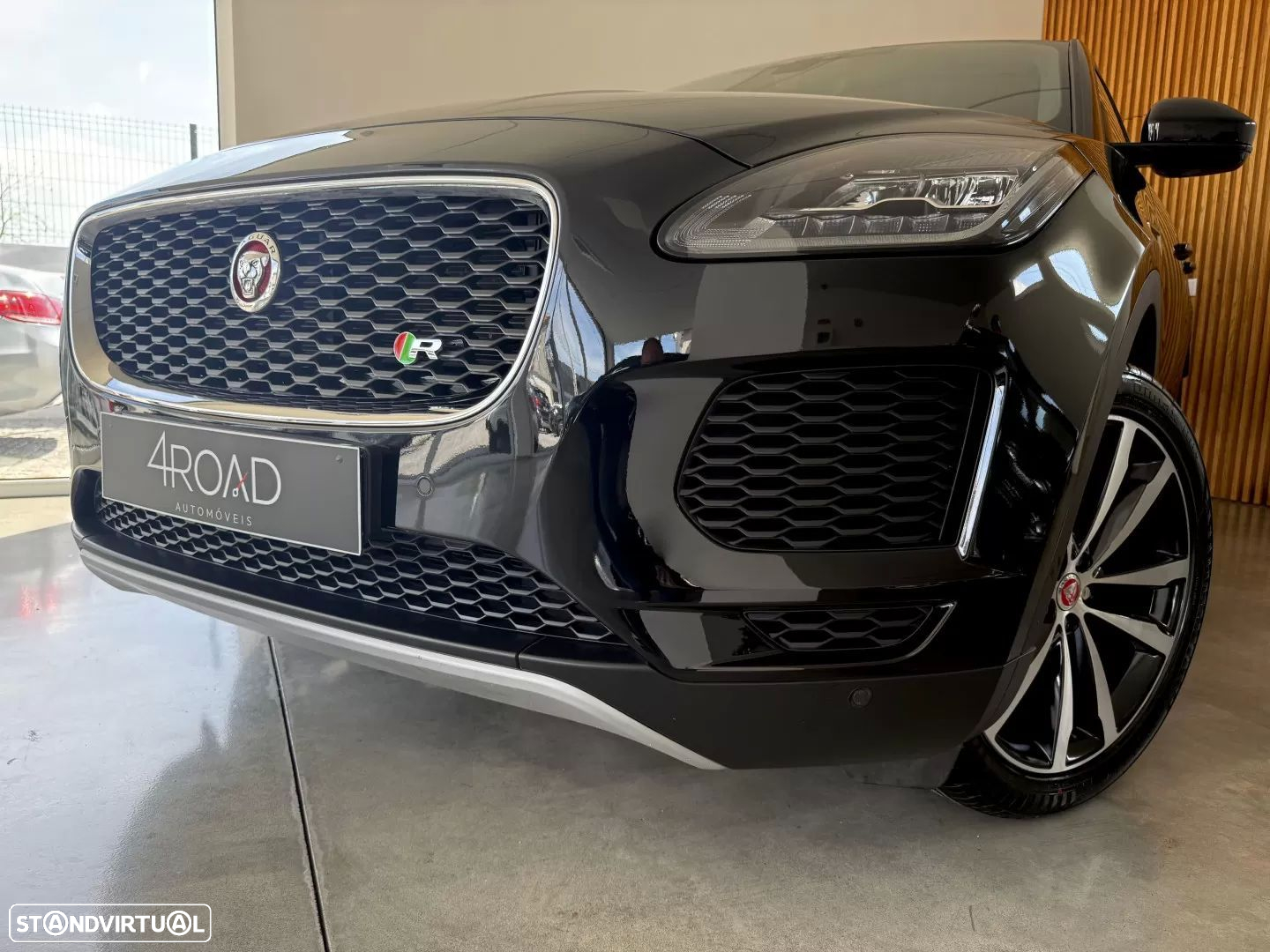 Jaguar E-Pace 2.0 i4D R-Dynamic SE - 11
