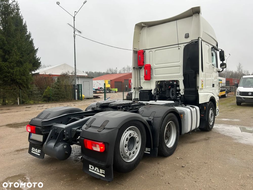 DAF XF 106 530 KM RETARDER 6x2 / 3 OSIOWY / NOWY TACHOGRAF / ORYGINALNY PRZEBIEG 525 TYS. KM / POLSKI SALON / 3 OŚKA / LAMPY LED / 2019 ROK !! - 4