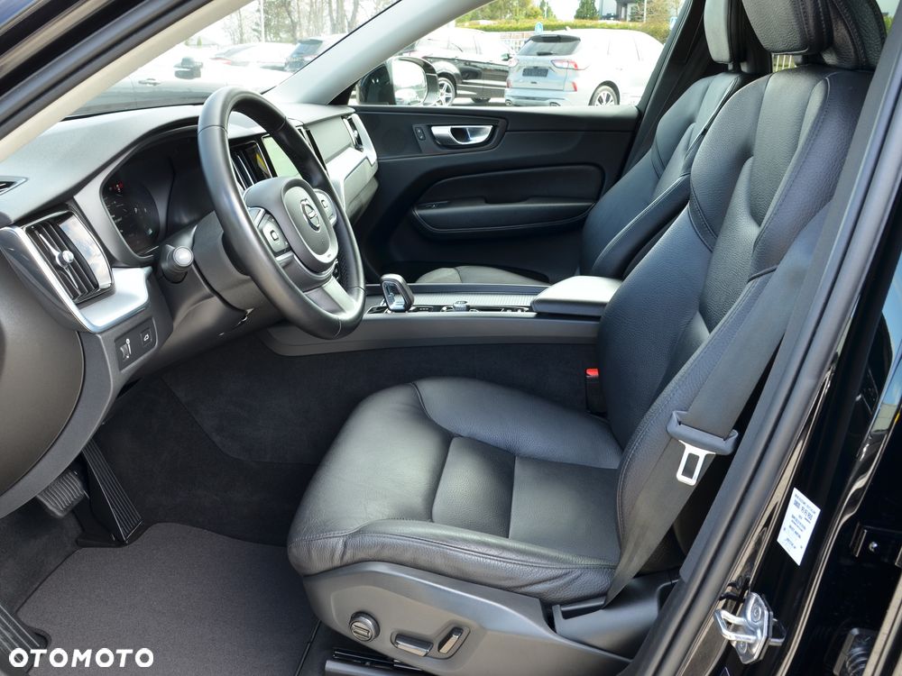 Volvo XC 60 B4 D AWD Momentum Pro - 11