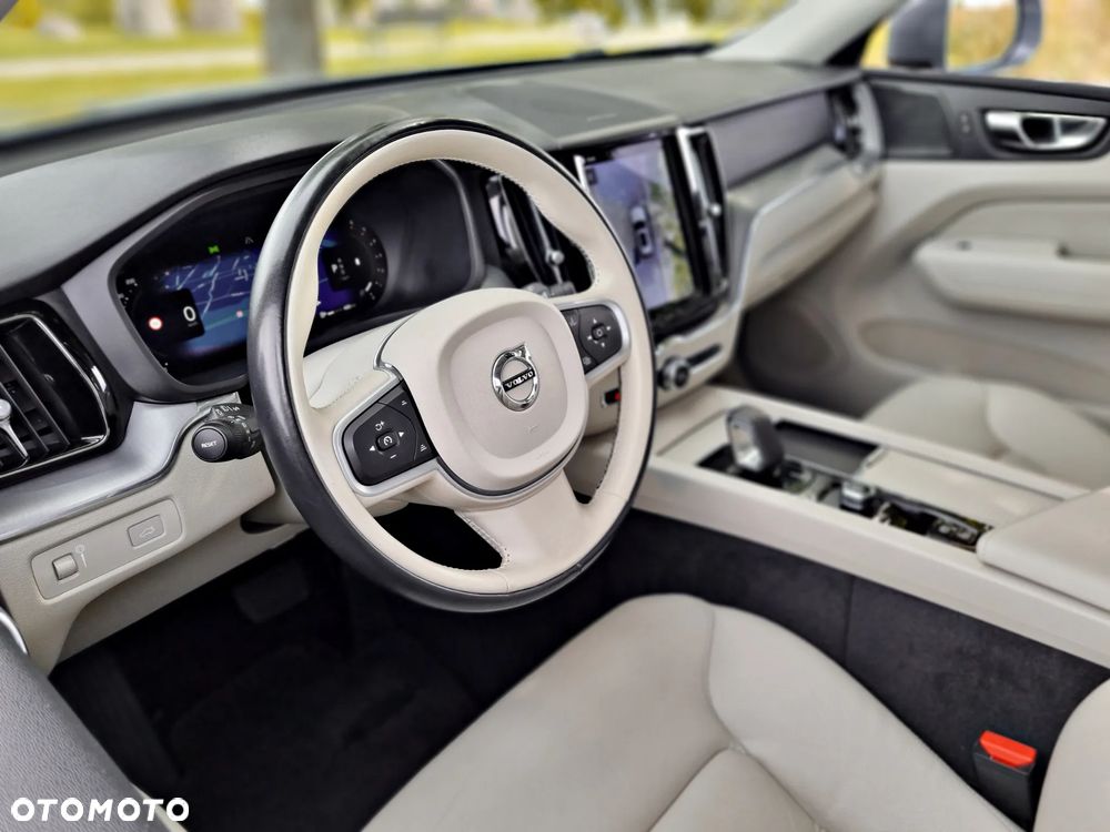 Volvo XC 60 B4 D AWD Geartronic Momentum Pro - 28