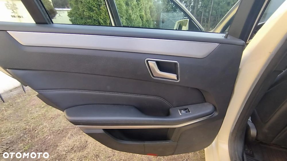 Mercedes-Benz Klasa E 200 BlueTEC 7G-TRONIC Classic - 23