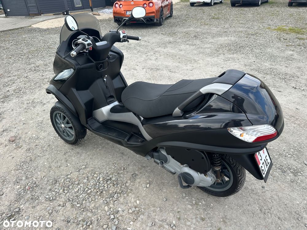 Piaggio MP-3 - 4