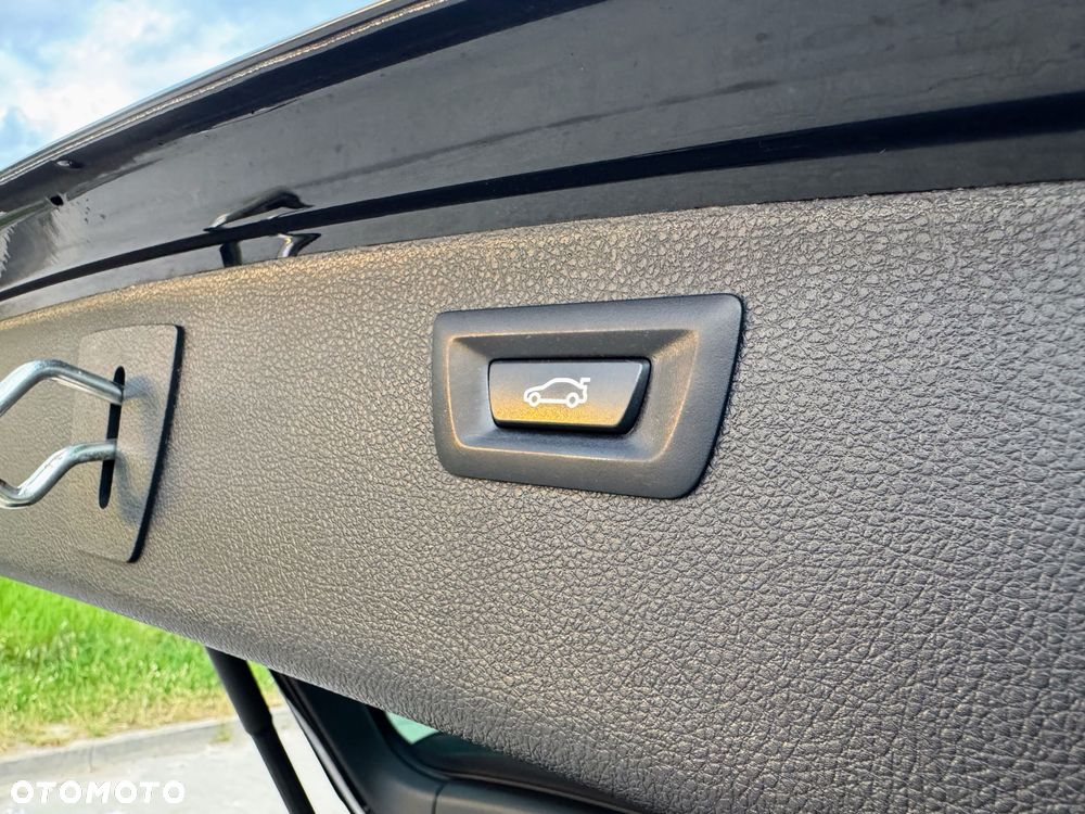BMW Seria 3 318d Sport Line Shadow - 27