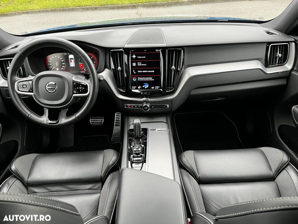 Volvo XC 60 B4 MHEV AT8 FWD R-Design - 12