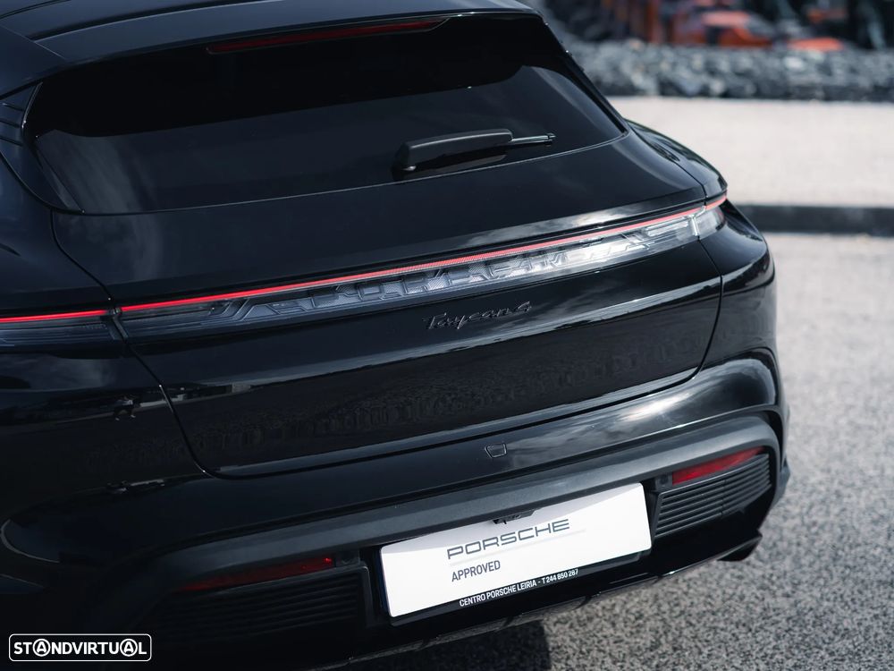 Porsche Taycan Cross Turismo 4 - 24