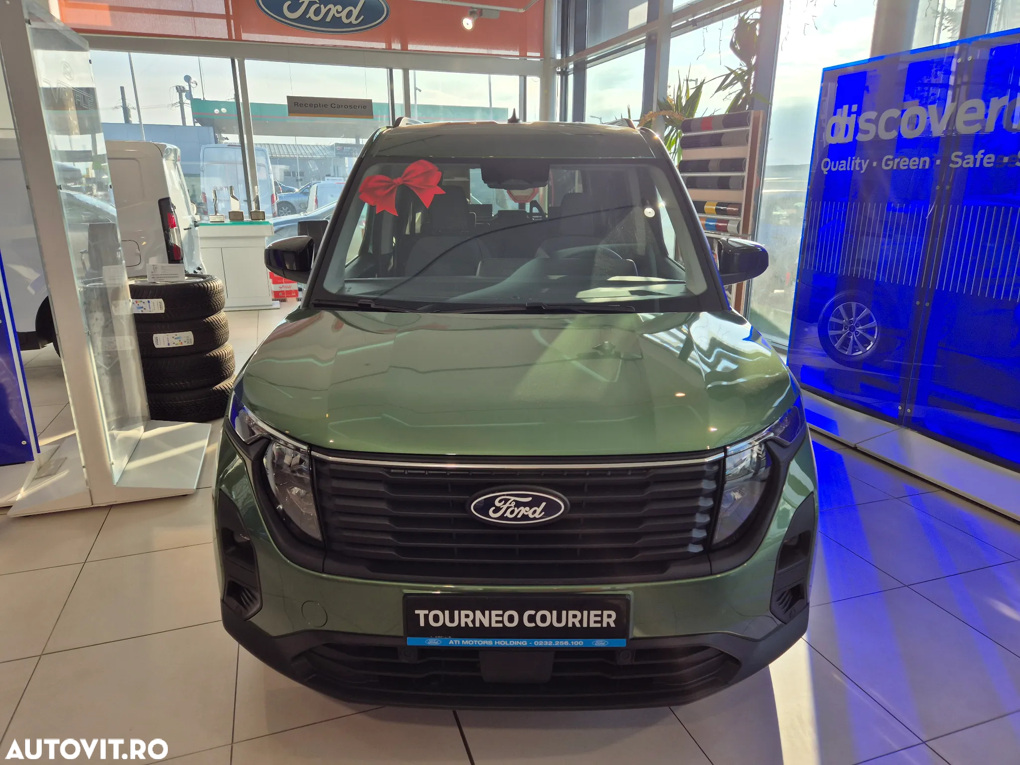 Ford Tourneo Courier 1.0 EcoBoost Titanium - 2