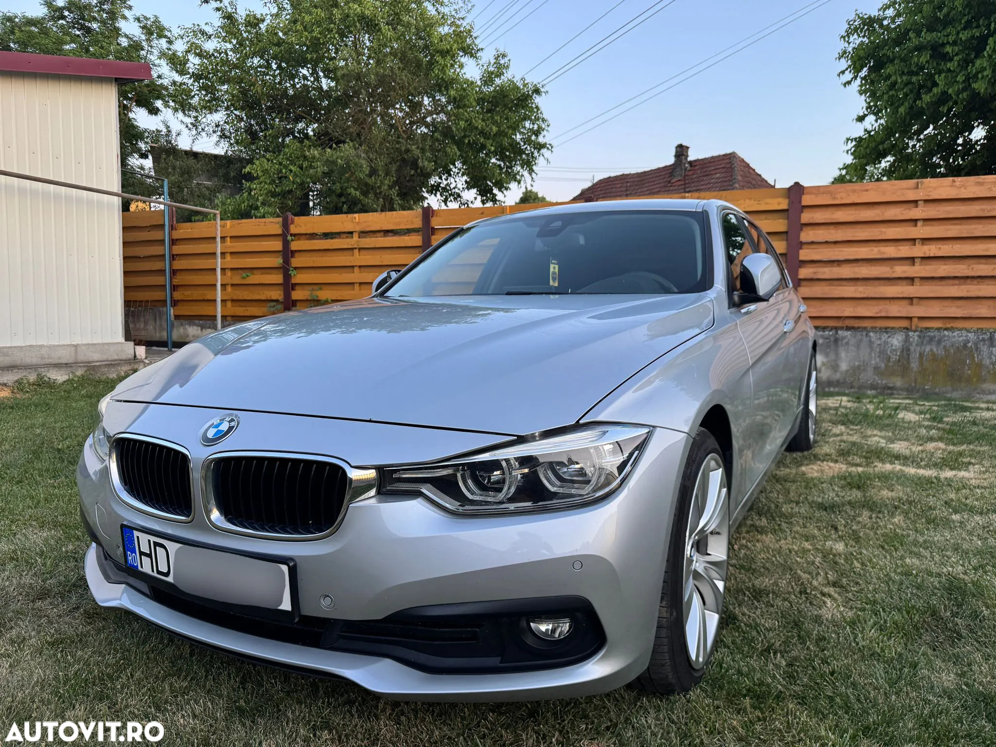 BMW Seria 3 320d Touring Aut. Advantage - 2