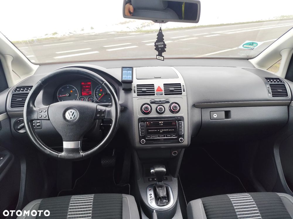 Volkswagen Touran 2.0 TDI Trendline DSG - 19