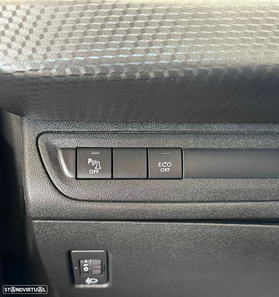 Peugeot 208 1.2 PureTech Signature - 12