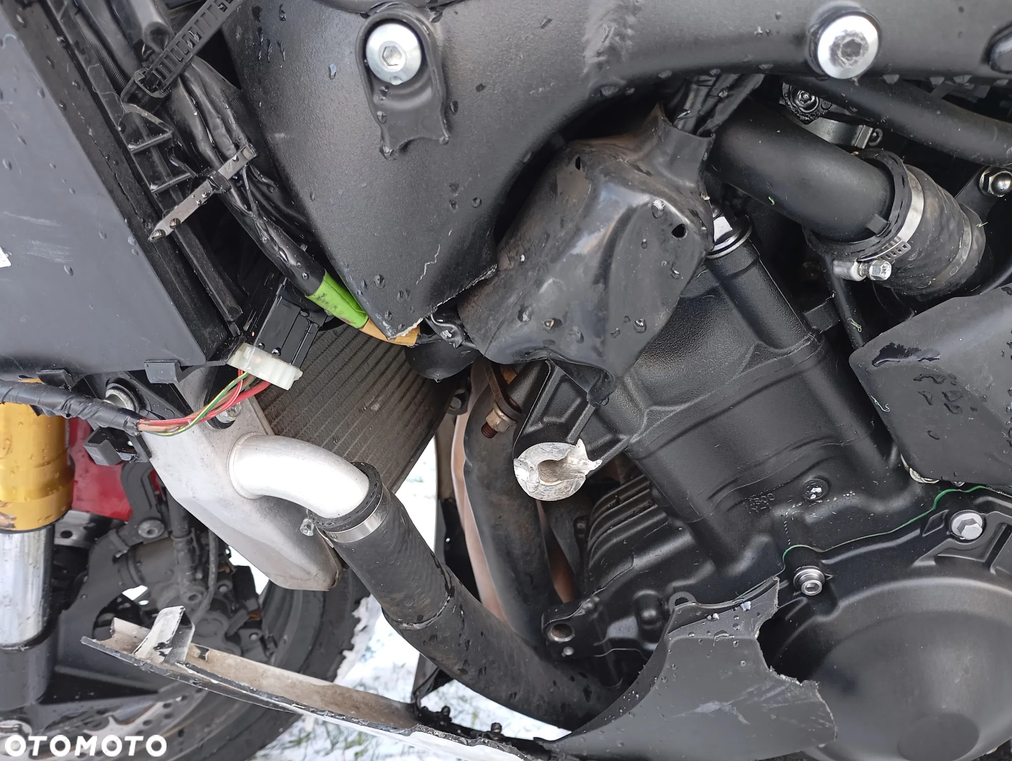 Yamaha R1 - 11