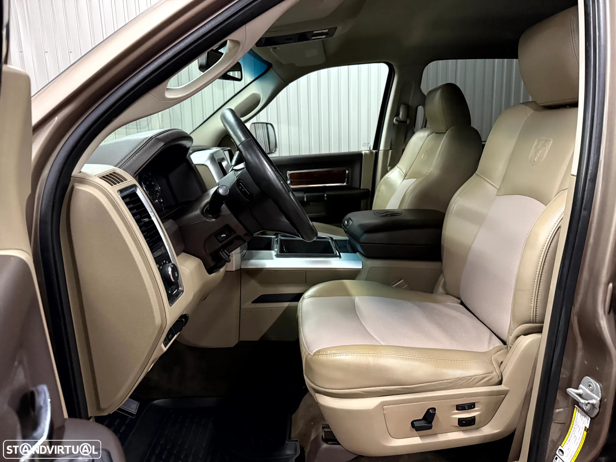 Dodge RAM 3500 Dually 6.7 Cummins Laramie - 21