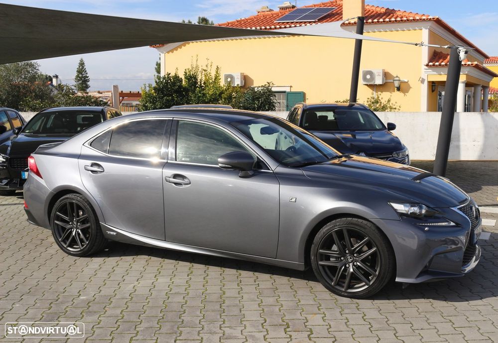 Lexus IS 300H F Sport - 23