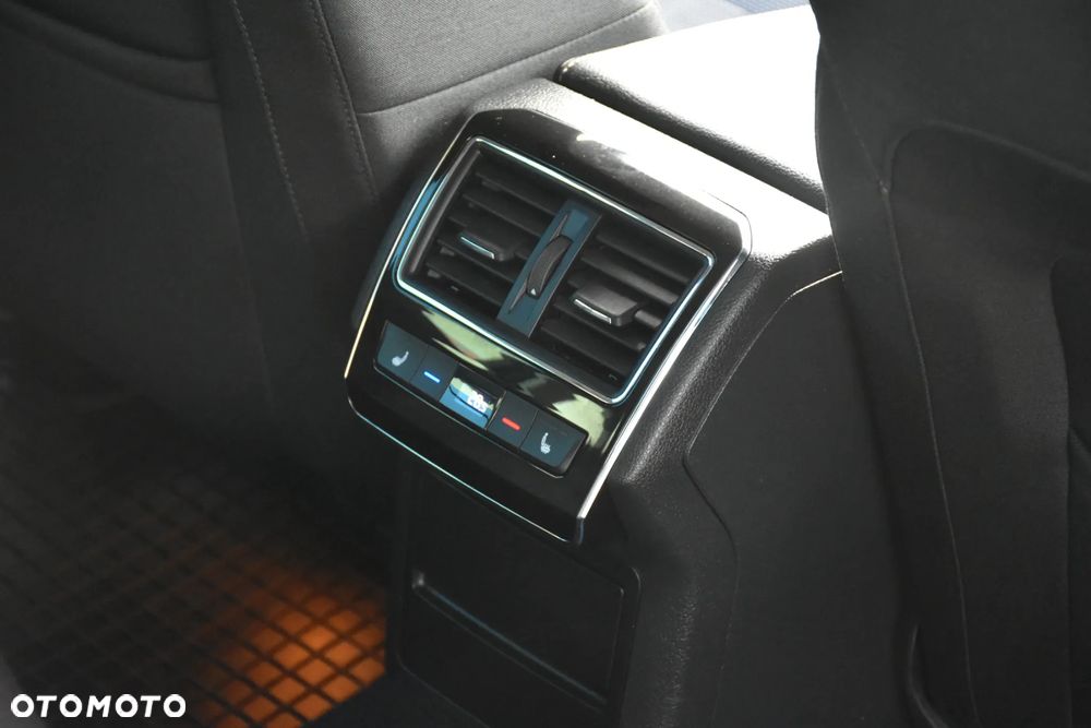 Skoda Superb 2.0 TDI DSG Ambition - 23