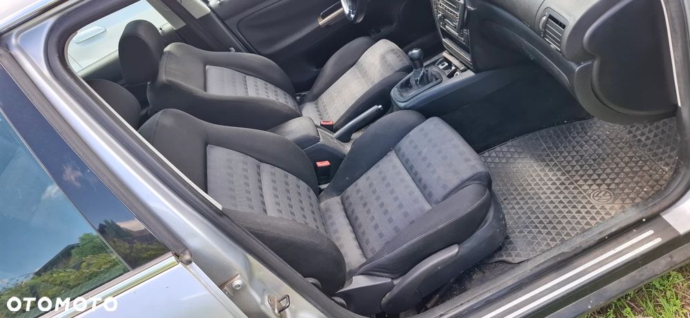 Volkswagen Passat - 12