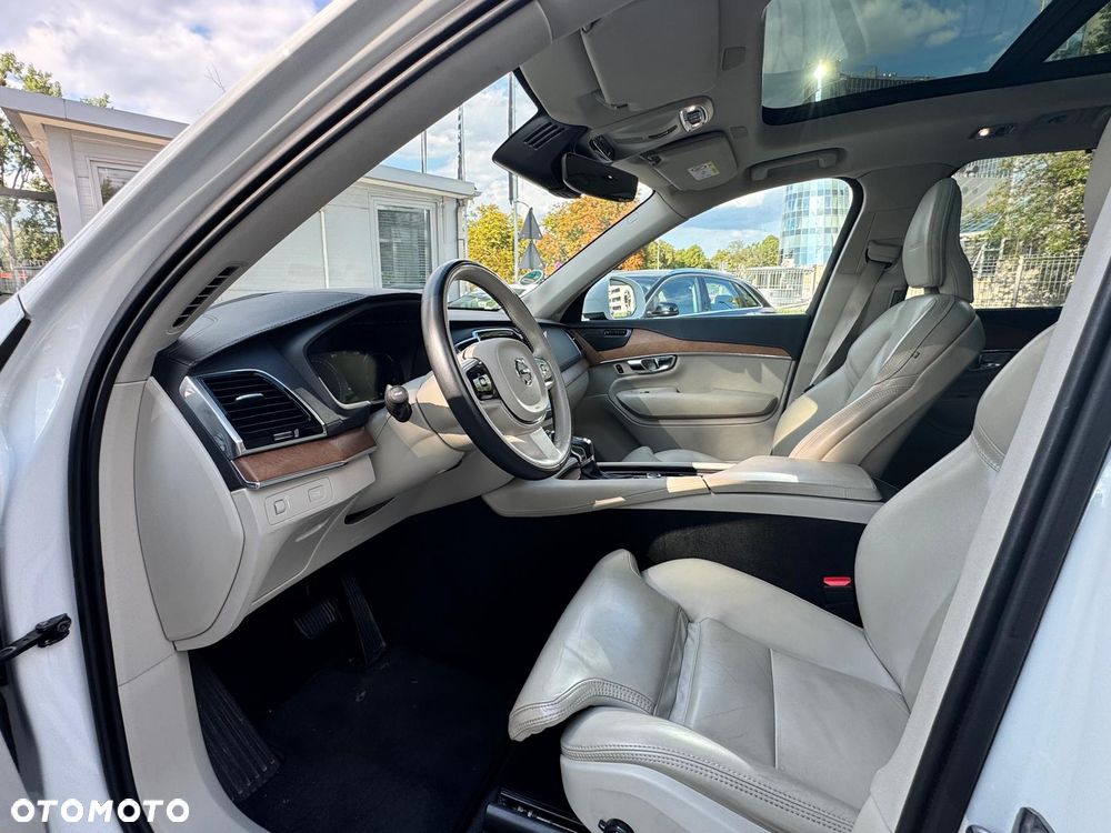 Volvo XC 90 D5 SCR AWD Inscription 7os - 9