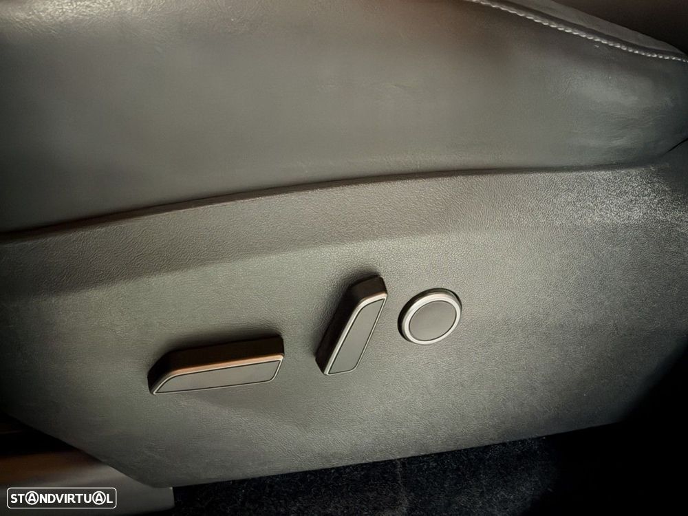 Tesla Model Y Long Range Dual Motor AWD - 21