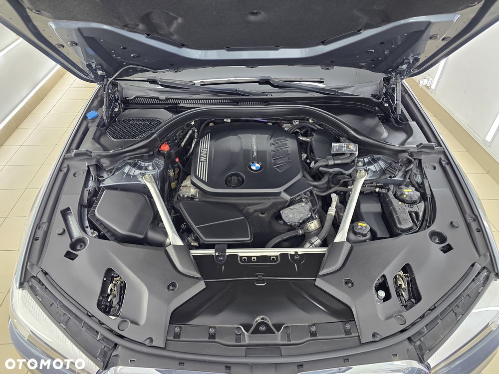 BMW Seria 5 520d xDrive MHEV - 32