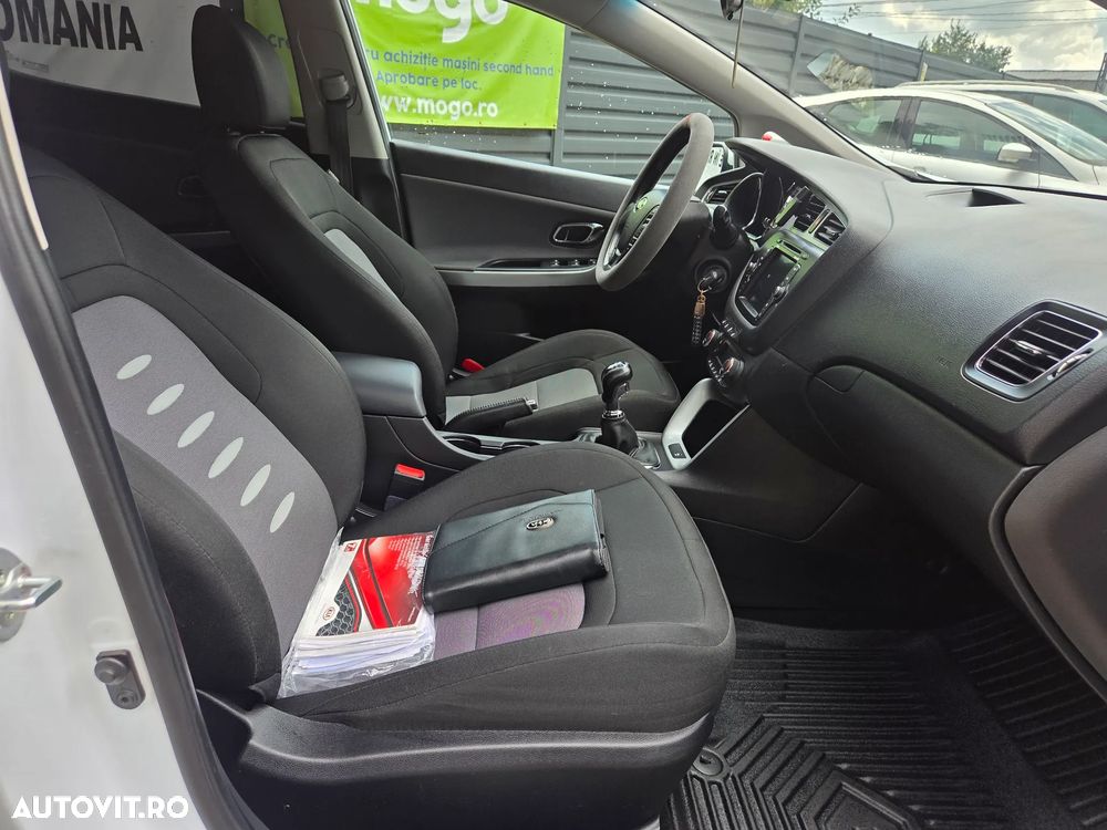 Kia Ceed 1.6 CRDi 128 Fifa World Cup Edition - 5