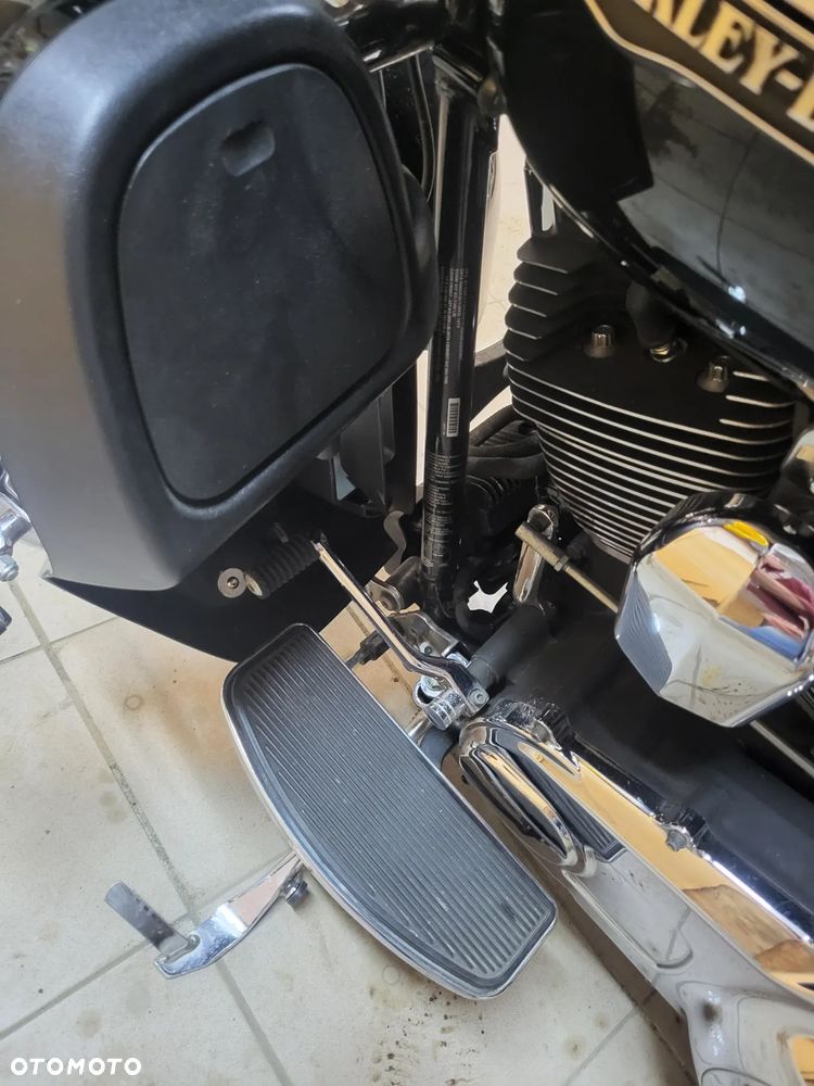 Harley-Davidson FLHTCU Ultra - 8