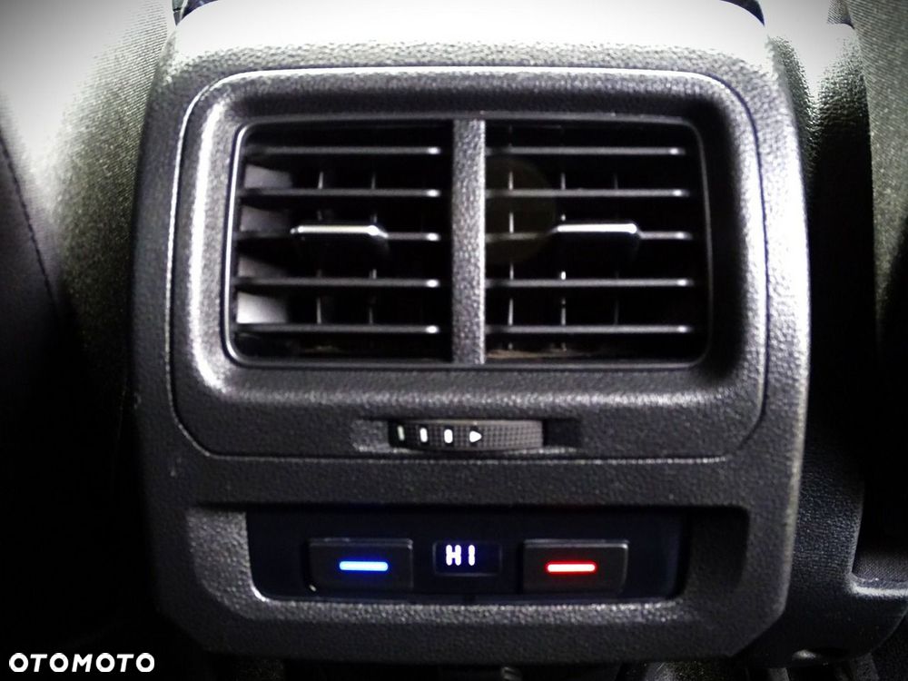 Volkswagen Touran - 19