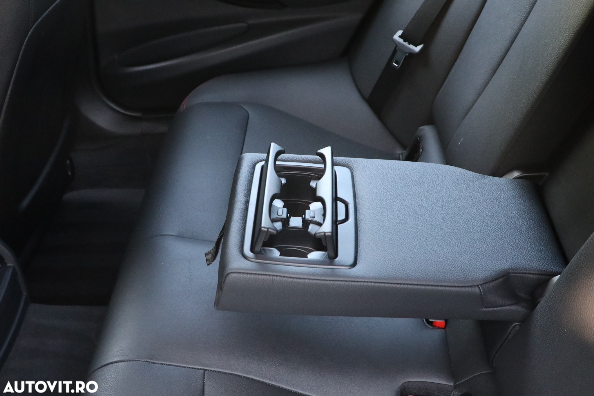 BMW Seria 3 320i Aut. Sport Line - 29
