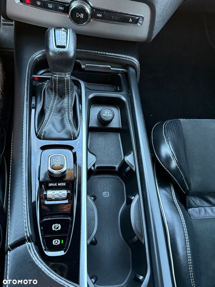 Volvo XC 90 D5 AWD R-Design - 19