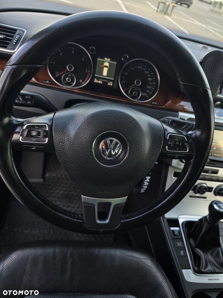 Volkswagen Passat 2.0 TDI 4Mot Highline - 9
