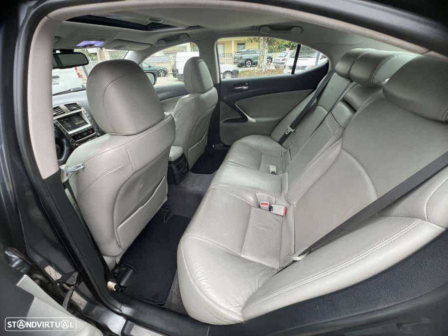 Lexus IS 220 d Luxury 46 - 17