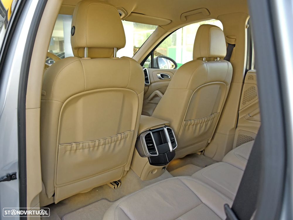 Porsche Cayenne - 12