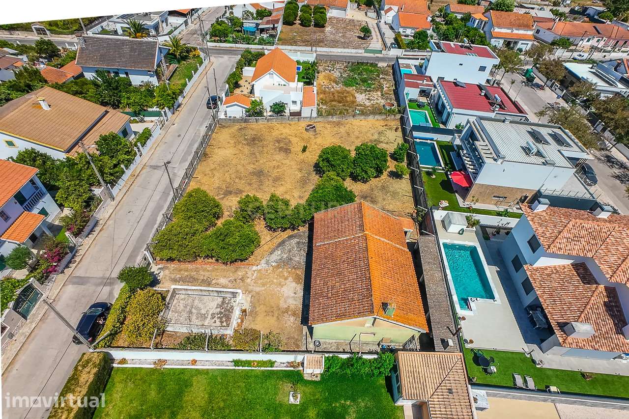 Moradia para Remodelação com 1.332 m² de Terreno – Potencial para Dest - Grande imagem: 2/41