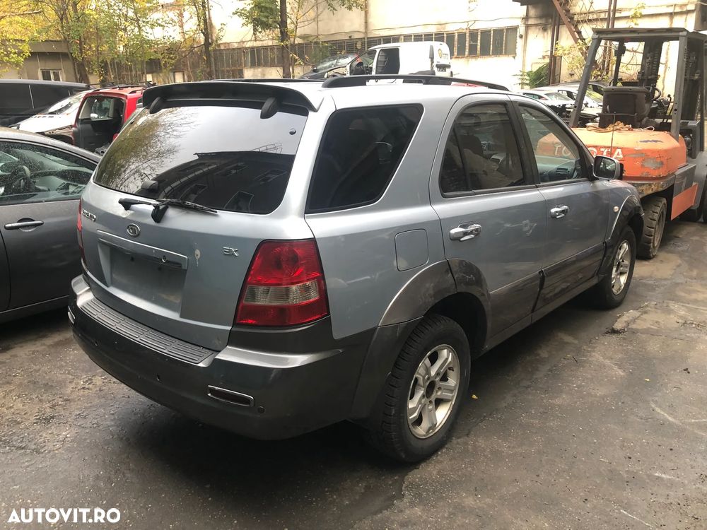 Dezmembrez Kia Sorento automat diesel 2005 - 7