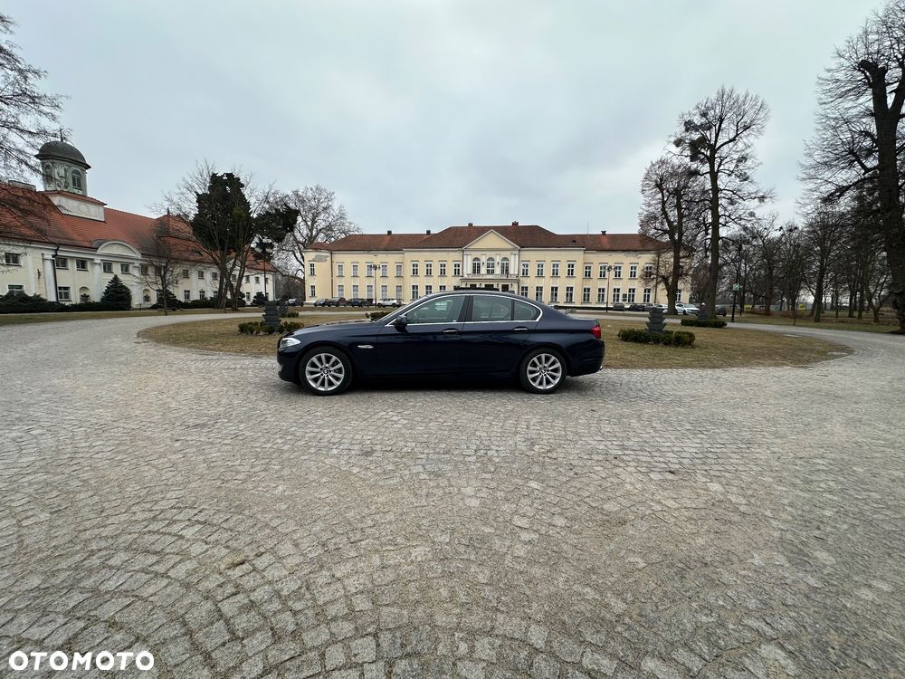 BMW Seria 5 528i xDrive Sport-Aut - 9