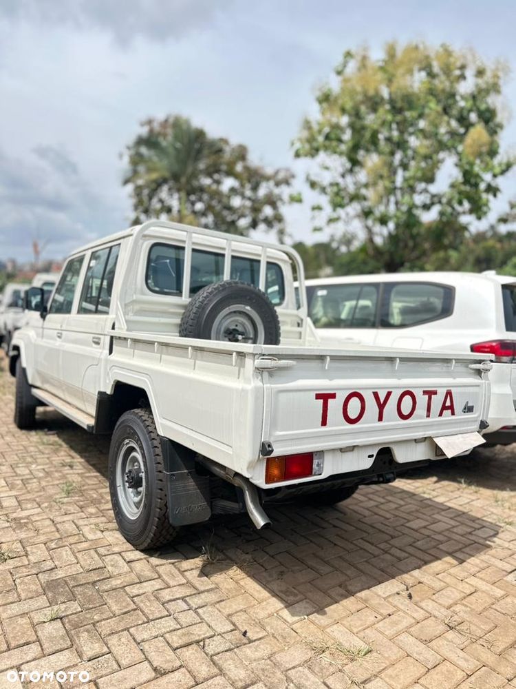 Toyota Land Cruiser - 21
