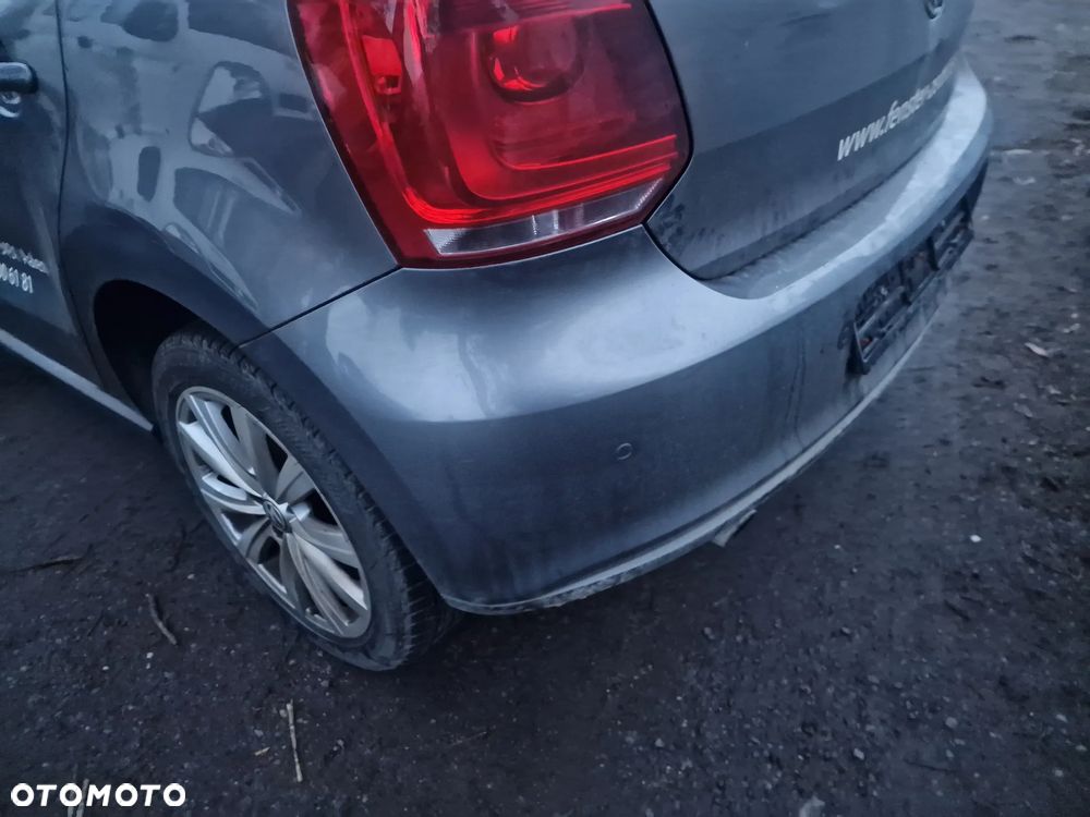 Zderzak  tył vw  polo  6R  w kolorze  LD7R - 1