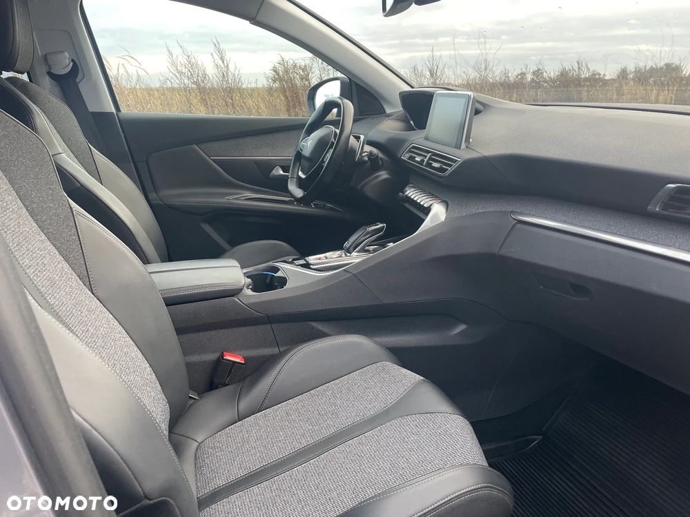 Peugeot 3008 1.2 PureTech Allure S&S EAT8 - 17