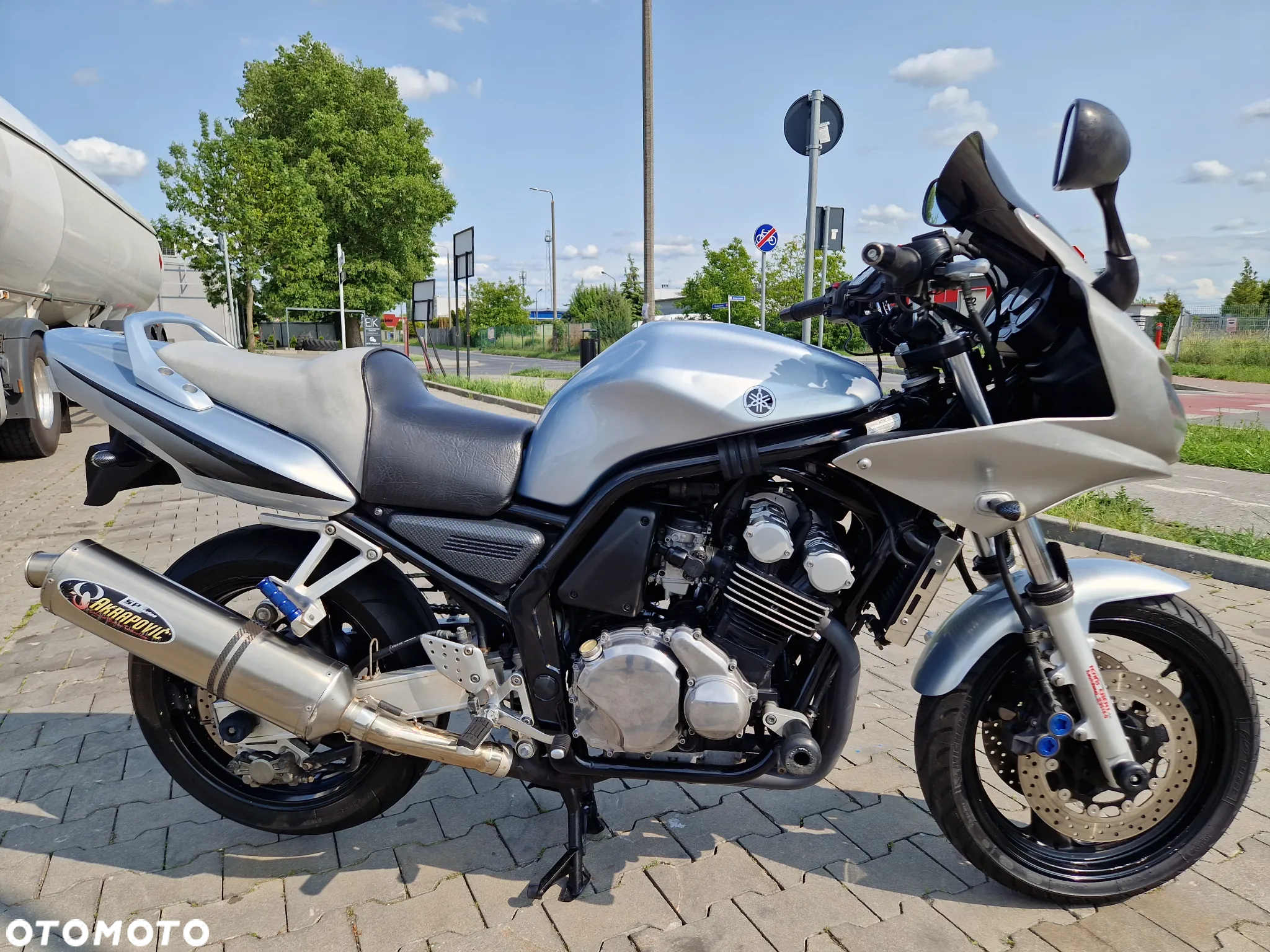 Yamaha FZS - 27