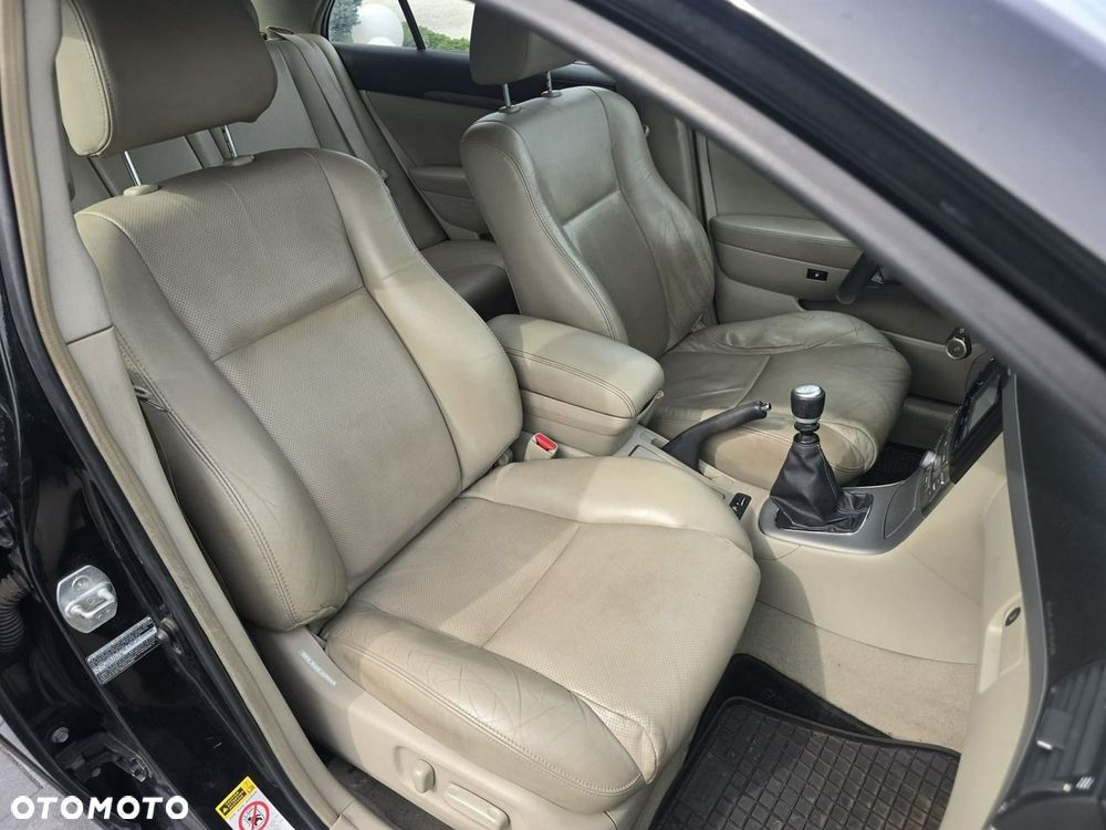 Toyota Avensis - 13