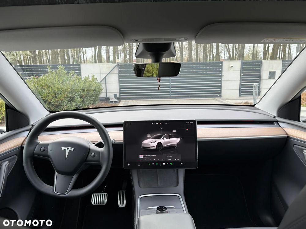 Tesla Model Y - 9