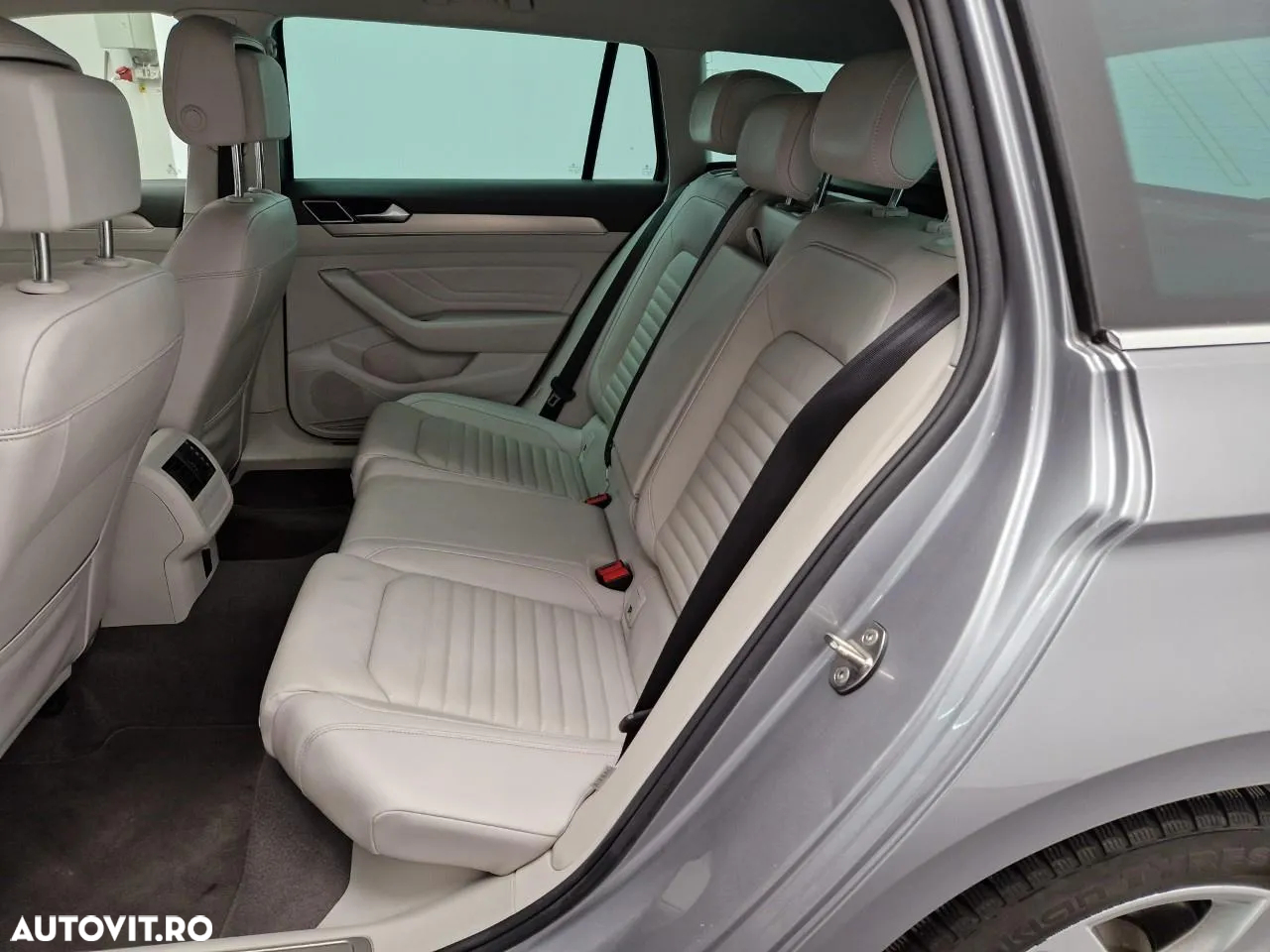 Volkswagen Passat Variant 2.0 TDI 4Mot DSG Highline - 4